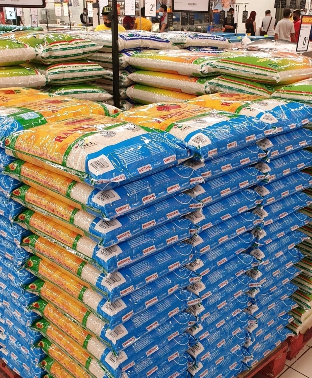 Rice bags in different sizes including 10kg and 26kg